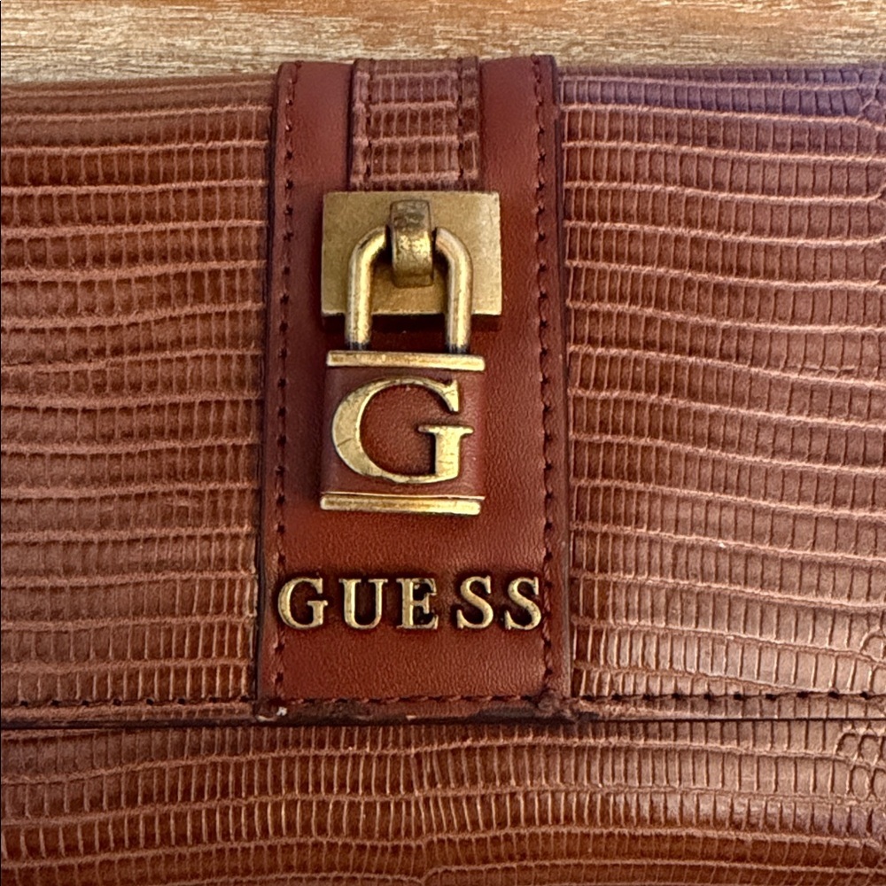 Guess Ginevra Textured Clutch Brown Crocodile Pattern Wallet - Picture 3 of 6